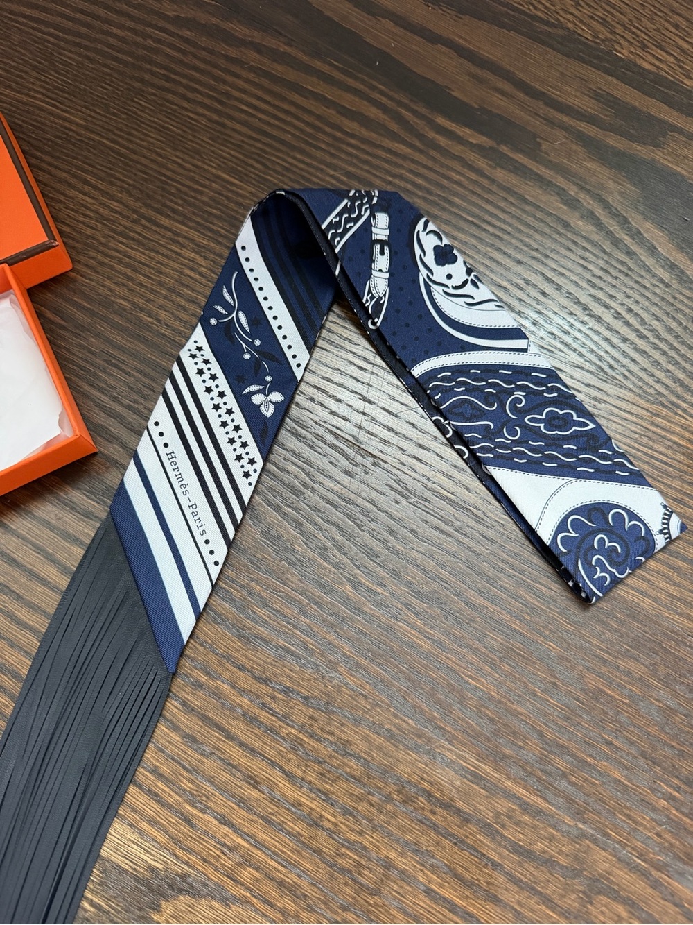 Hermes Navy & White Silk Leather Fringe Twilly Scarf Festival Des Amazones - Picture 9 of 11